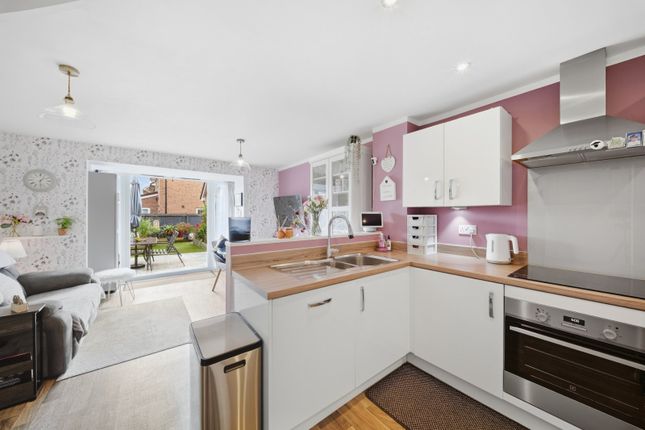 10, Acacia Way, Nottingham photo 4