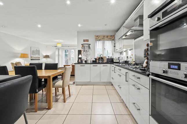 22, Augustine Way, Oxford photo 3