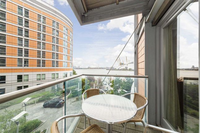 Flat to rent in Fairmont Avenue, London