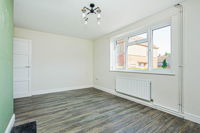 33, Grombold Avenue, Wellingborough photo 4