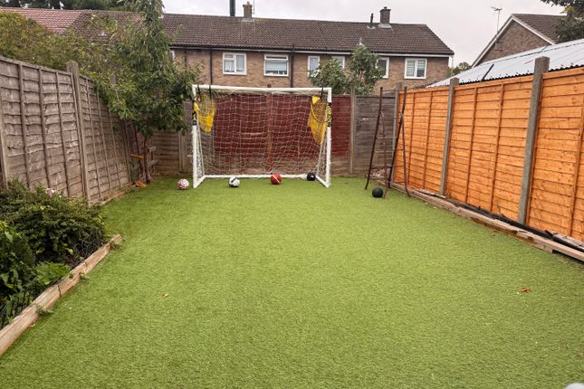 Sycamore Road, Houghton Regis photo 2