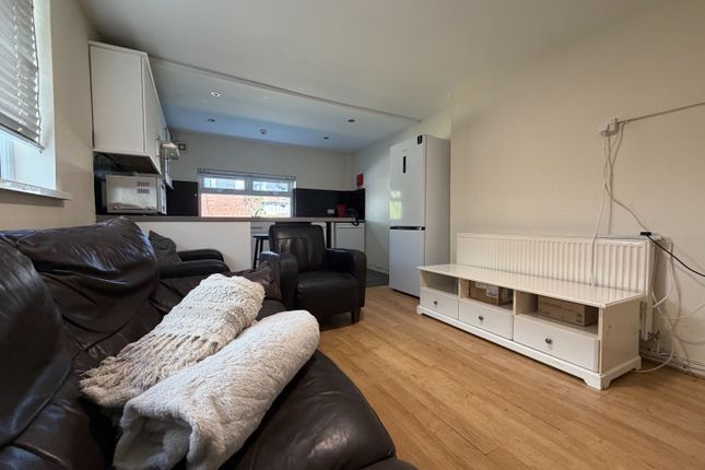 16, Miskin Street, Cardiff photo 2