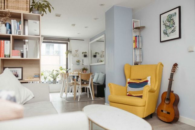 Apartment 4, Flower Court, London photo 3