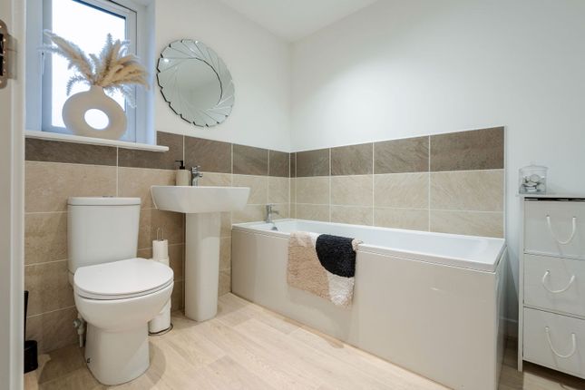 3, Grayhills Walk, Dundee photo 4