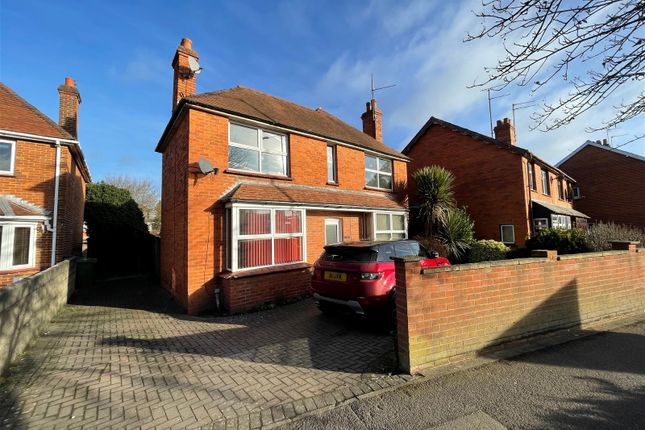 Detached house to rent in Kings Road, Newbury
