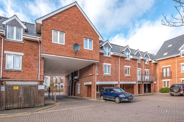 Flat for sale in Walsworth Road, Hitchin
