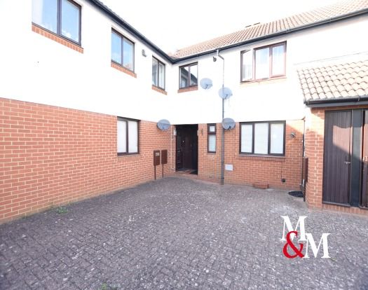 Maisonette to rent in Culbertson Lane, Blue Bridge, Milton Keynes