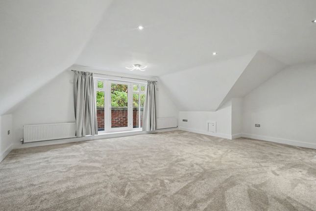 12, Sandmoor Avenue, Leeds photo 3