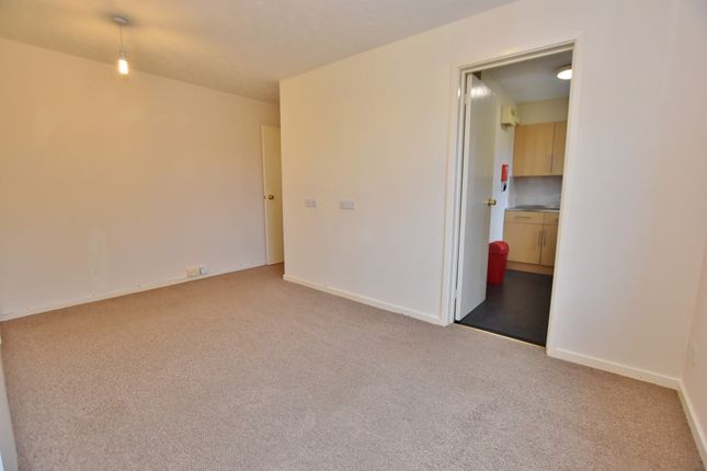 10, Broughton Court, Ashford photo 4