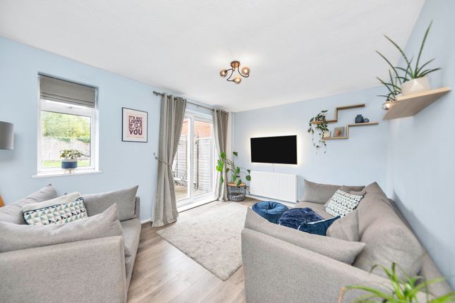 8 Russet Way, Royston photo 3