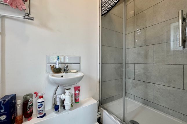 47, Worthing photo 5