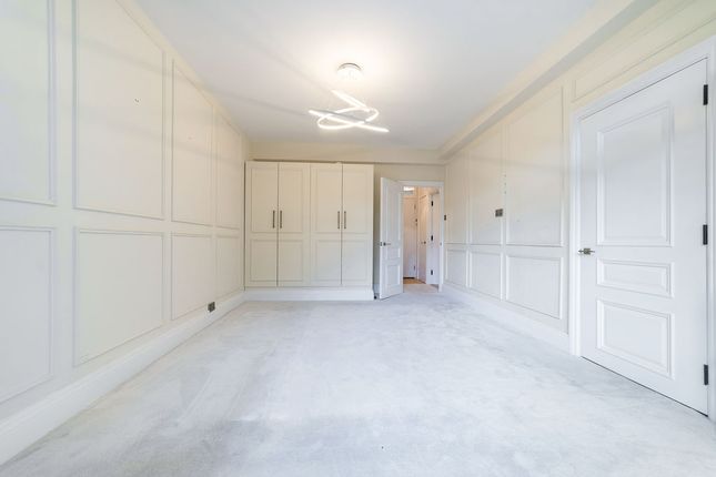 54 Wellesley Court, Maida Vale, London photo 4