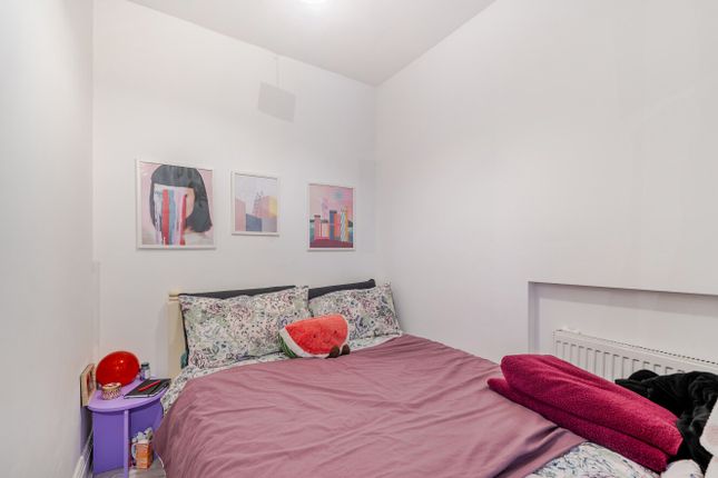 Flat 1, 6, Greencroft Gardens, London photo 4