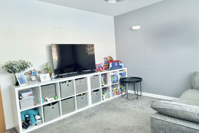 4, Derwent Drive, Tewkesbury photo 3