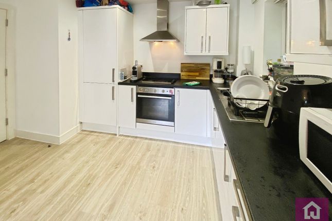 32 King Edwards Court,, King Edward Road, Greater Manchester photo 5