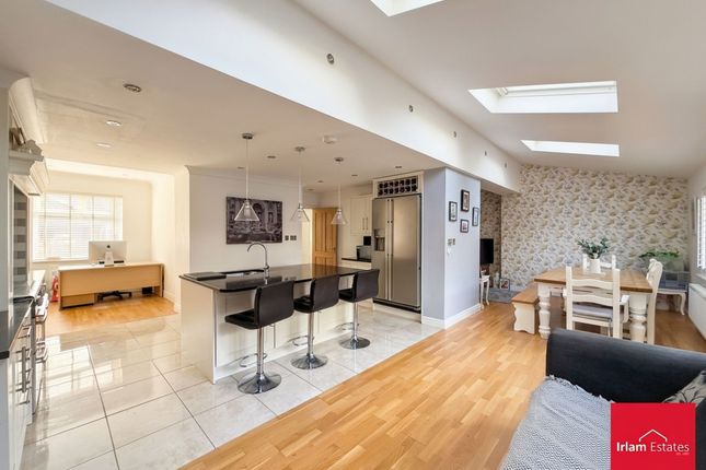 19 Carr Road, Manchester photo 3