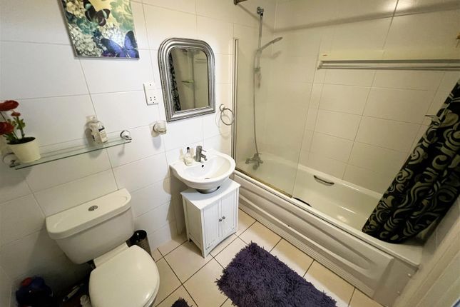 Flat 67, 92a, Phoenix House, HOUNSLOW photo 4