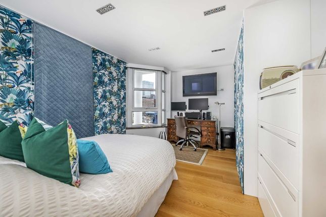 Flat for sale in Manchester Road, London
