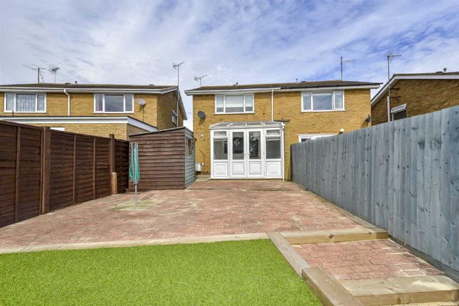 23, Churchill Way, Burton Latimer photo 5