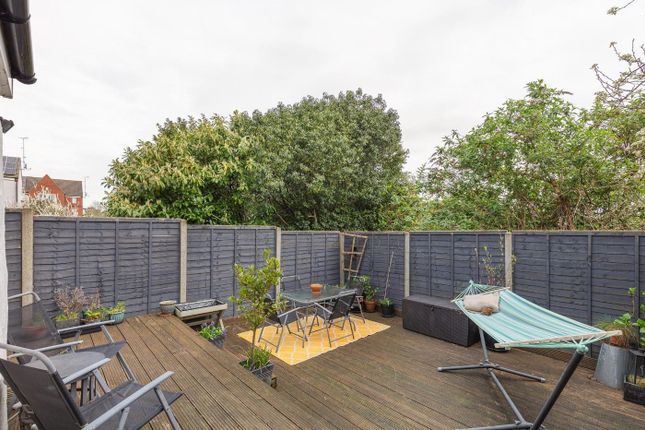 Flat for sale in Chalfont Road, London