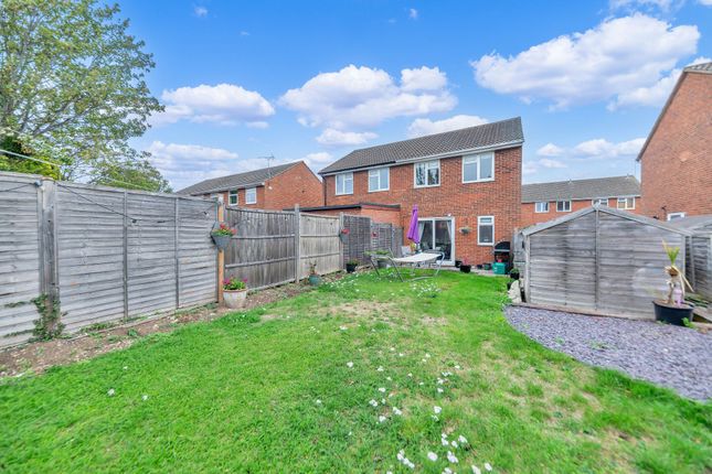 8 Russet Way, Royston photo 2