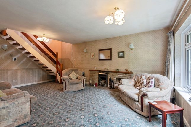 10, Hillside, Royston photo 3