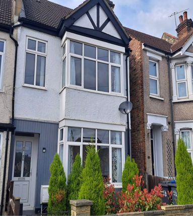 Terraced house to rent in Woodcote Grove Road, Coulsdon