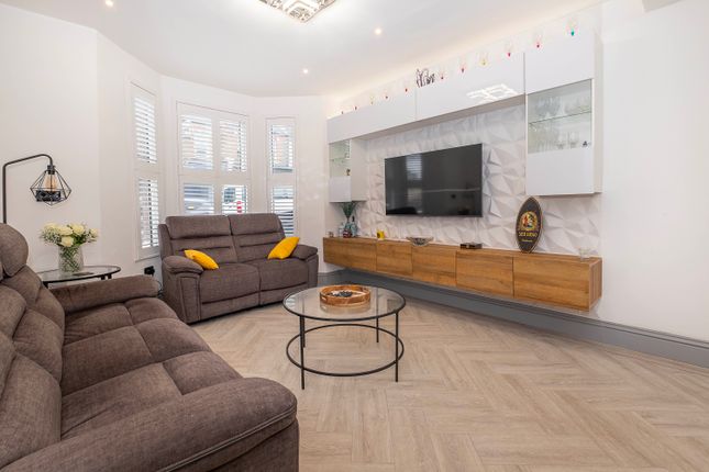 309, Haydons Road, London photo 4