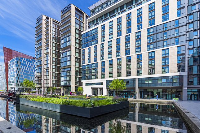 Thumbnail Flat for sale in Merchant Square East, London