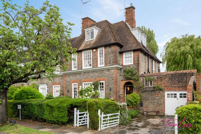 Thumbnail Detached bungalow for sale in Heathgate, London