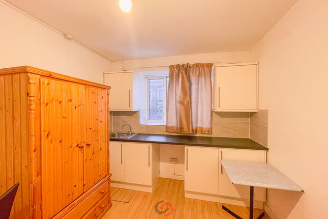 Thumbnail Studio to rent in Holloway Road, London