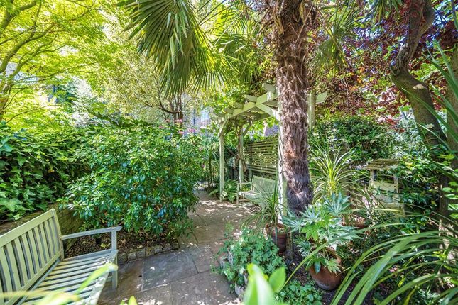 54, Walnut Tree Walk, London photo 4