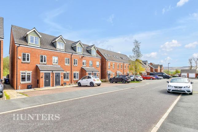 Town house for sale in Oakley Way, Wardle