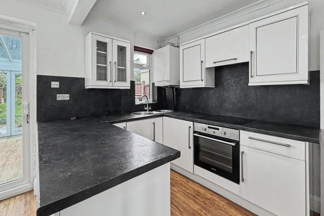 3, Beaumont Avenue, Hinckley photo 2
