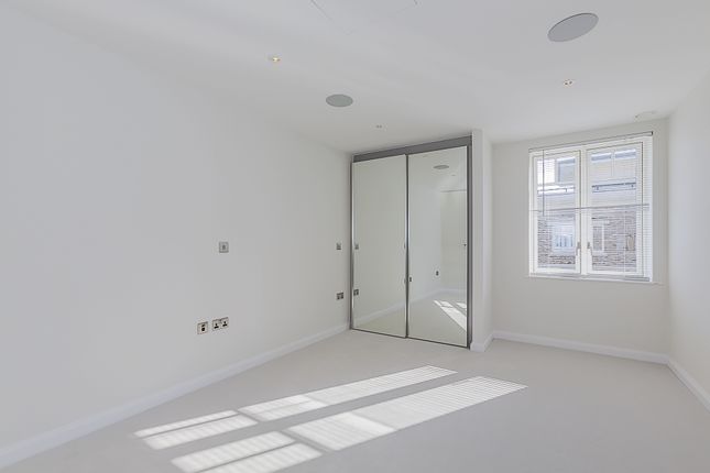 Flat for sale in Higham House East, Carnwath Road, Fulham