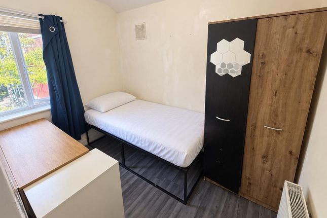 29, Brunel Road, London photo 3
