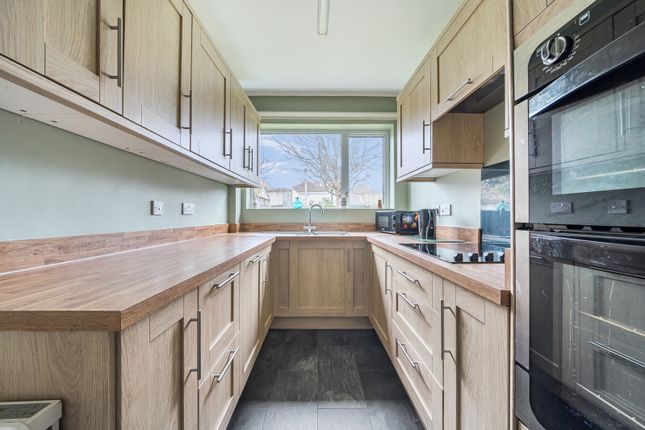 12, Cedar Close, Kent photo 3