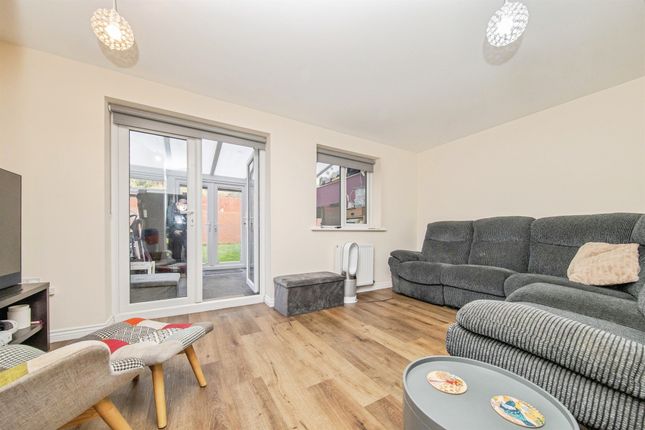 121, Heron Way, Harwich photo 2