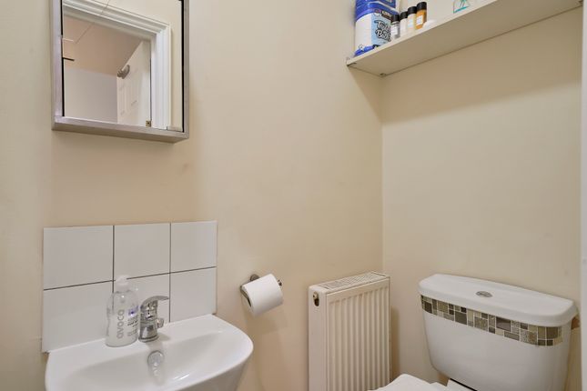 Flat to rent in Burnaby Road, Southend-On-Sea