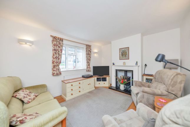 24 Dixies Close, Baldock photo 2
