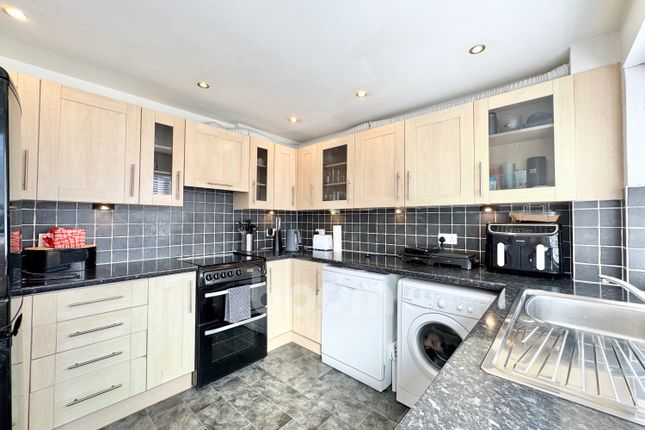 17, Conval Way, Paisley photo 4