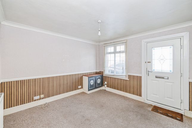 28, Fearnley Street, Watford photo 3