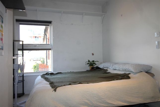 Flat 2, 123, London Road, High Wycombe photo 5