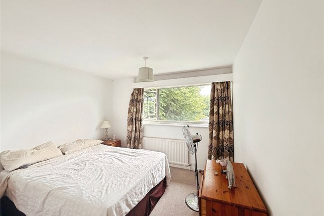 1, Oak Bank, Surrey photo 4