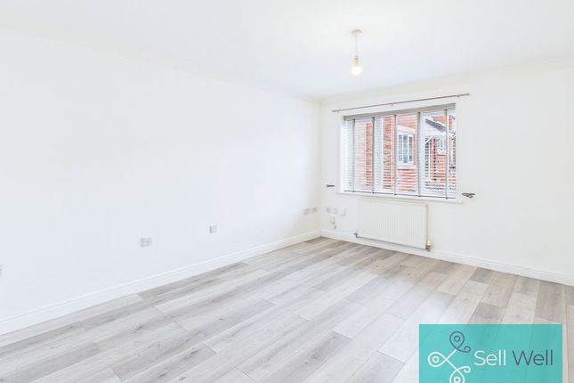 18, Spinners Drive, Manchester photo 3