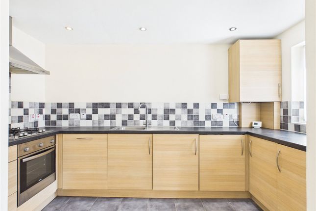 16, Watery Court, Merseyside photo 5