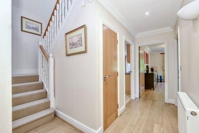 4, Woodstock Road, Bushey photo 3