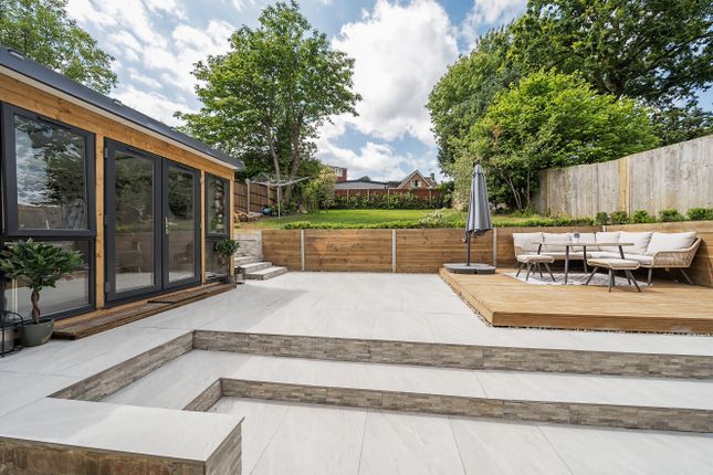 5, Copse Avenue, Farnham photo 4