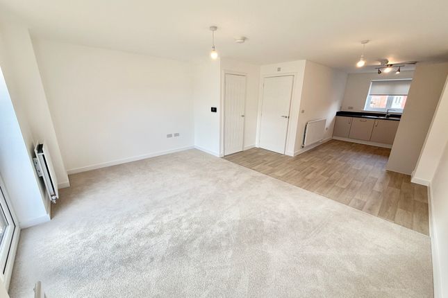 81, Thomas Blakemore Way, Telford photo 4