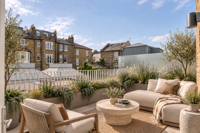 Flat 4 Northcote House, 43-45, Northcote Road, London photo 4